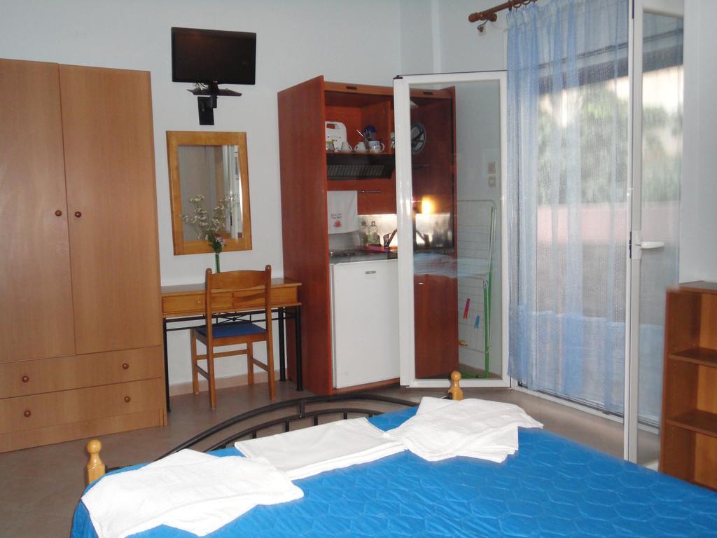 Apergis Rooms Ermoupoli Buitenkant foto