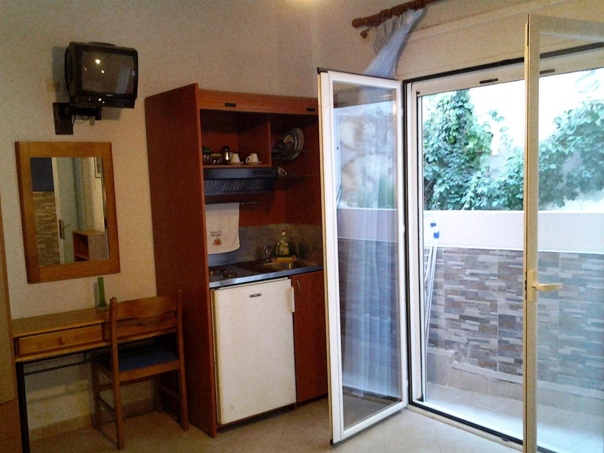 Apergis Rooms Ermoupoli Kamer foto