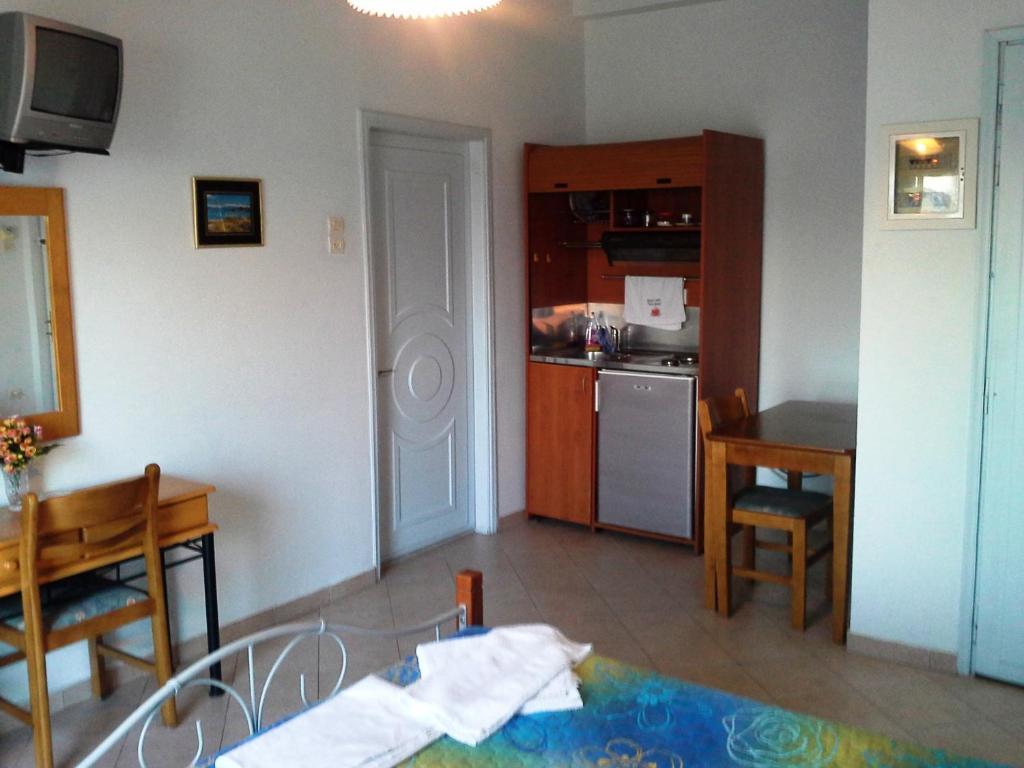 Apergis Rooms Ermoupoli Buitenkant foto